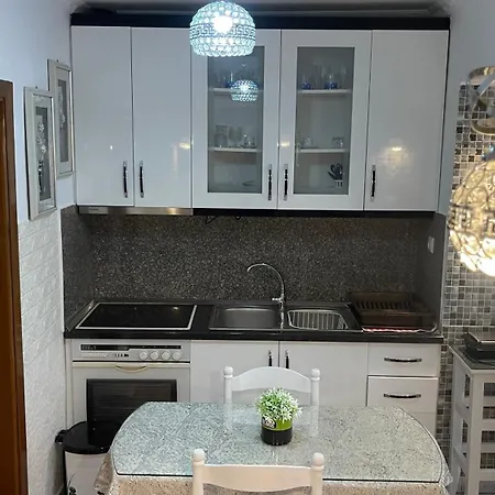 Apartment Yjeza *