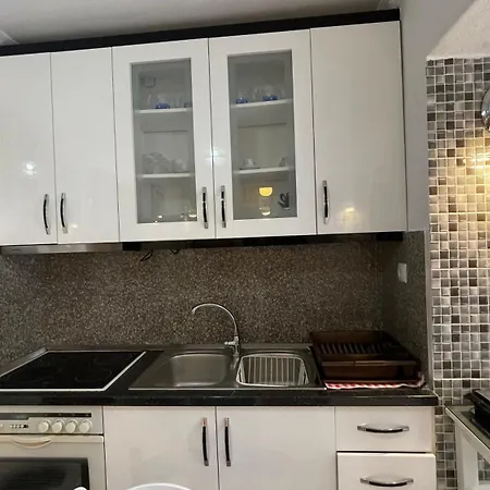 Apartment Yjeza *