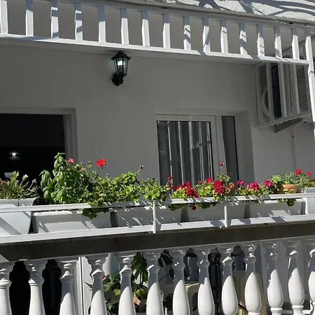 Yjeza Apartment *