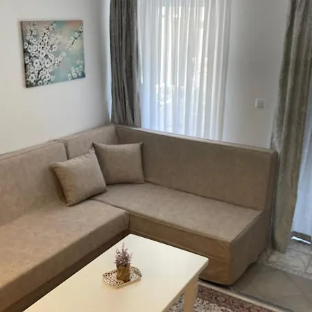 Apartament Yjeza *