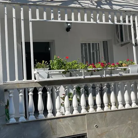 Apartment Yjeza *